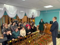 Алексей Колесников поздравил врачей и педагогов