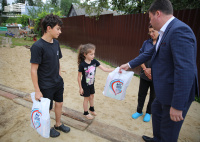 Депутаты Гордумы участвуют в акции «Собери ребёнка в школу» Депутаты Гордумы участвуют в акции «Собери ребёнка в школу»