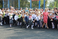 Людмила Сусова поздравила учащихся средней школы №8 с Днем знаний