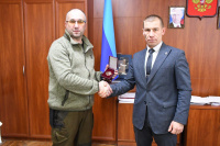 Константин Сотсков награждён почётным знаком «От благодарного народа ЛНР» Константин Сотсков награждён почётным знаком «От благодарного народа ЛНР»