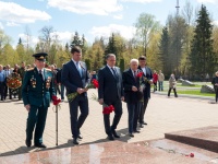 На мемориальном кладбище в Калуге почтили память павших бойцов На мемориальном кладбище в Калуге почтили память павших бойцов